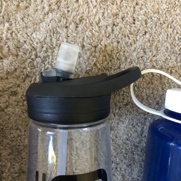 CCSU Water bottles - Picture 6 of 7